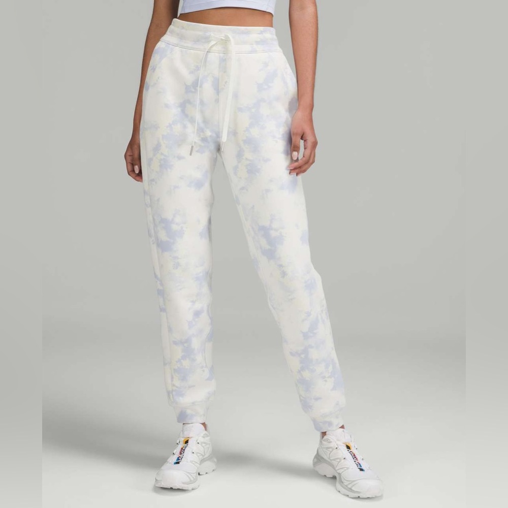 NWOT lululemon Scuba Joggers